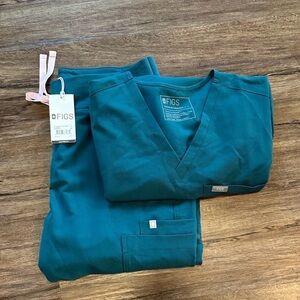 FIGS SET in Caribbean Blue. Large Top. Large Petite High-Waisted Yola Pants.